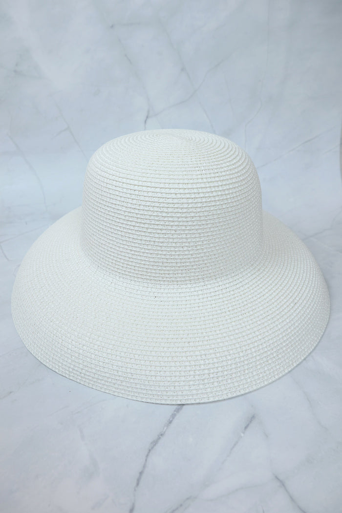 Pălărie albă - wear.ro
